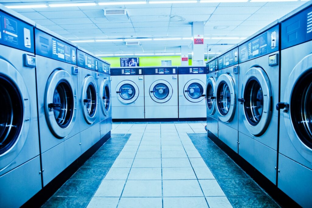 How Can Working Professionals Benefit from Laundry Services in Dubai?